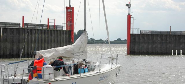 Segeln, Grillen und Fußball sind eine wirklich gute Kombination