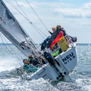 Die NEUGIER im Einsatz für das Schnuppersegeln beim ancora Yachtfestival